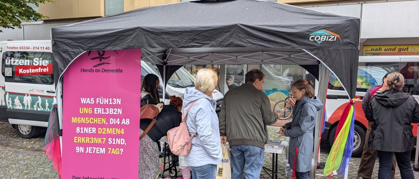 Das Bild zeigt einen Stand auf dem Gesundheitsmarkt