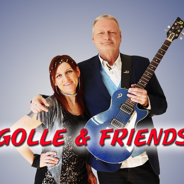 Das Musik Duo Golle & Friends lächelt in die Kamera.