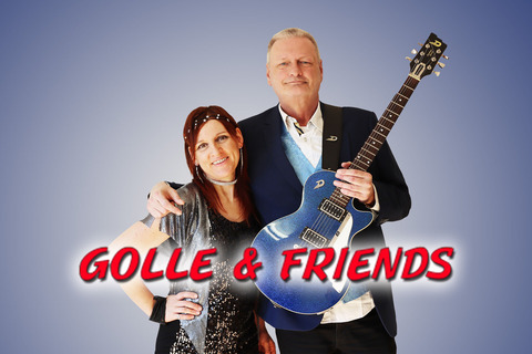 Das Musik Duo Golle & Friends lächelt in die Kamera.