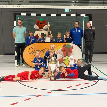 Das Bild zeigt die Gewinnermannschaft des Turniers